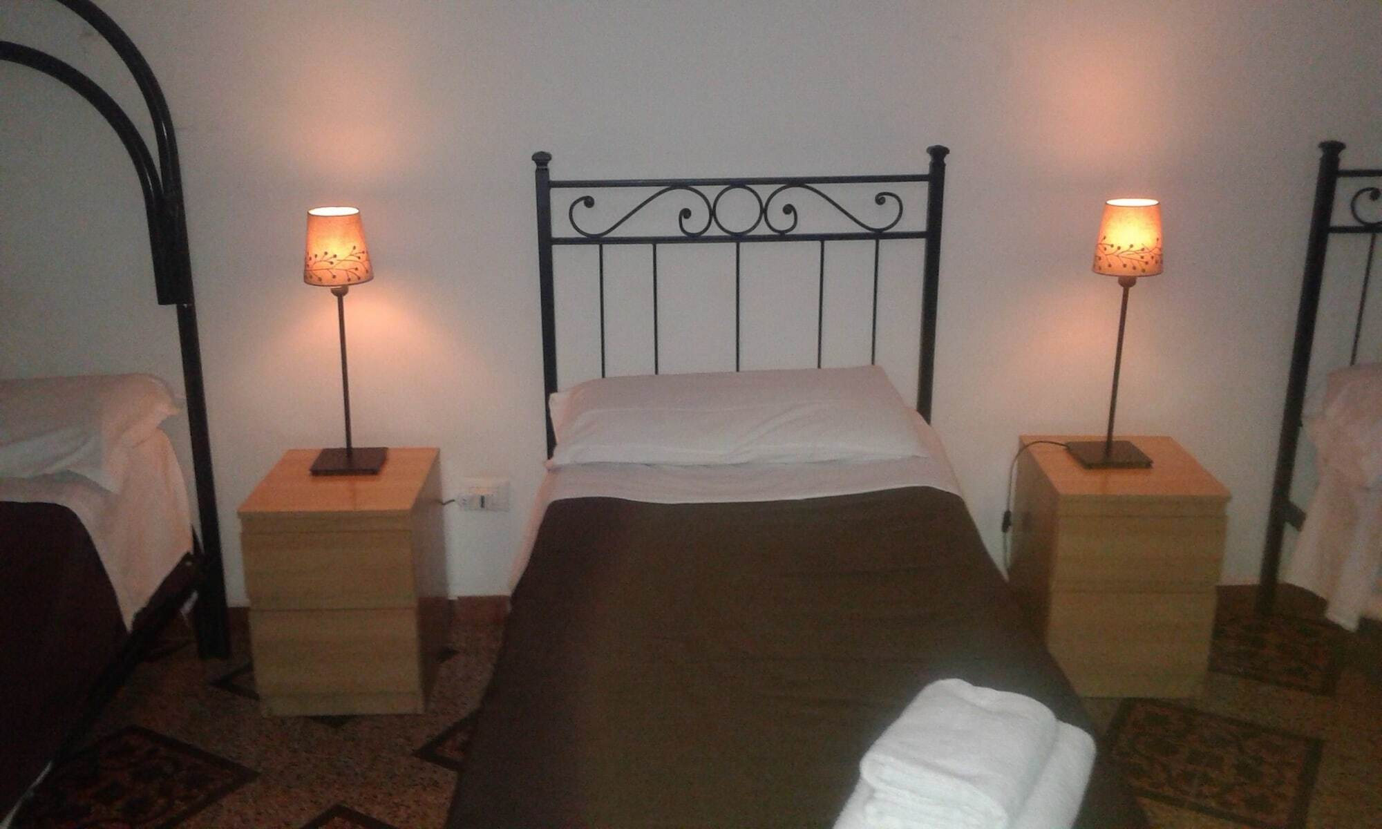 Hostel Castello Maggiore Rome Bagian luar foto